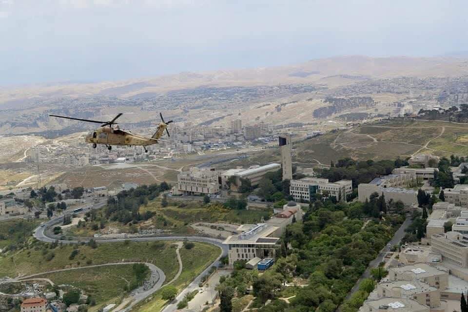 نقل ضابط مصاب بمروحية اسرائيلية